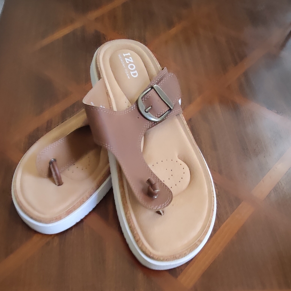 New without tags women's IZOD memory foam sandals size 9